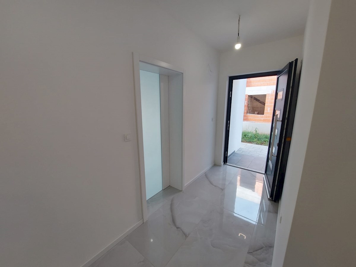 Vodice, dvosobni apartmaji v novogradnji