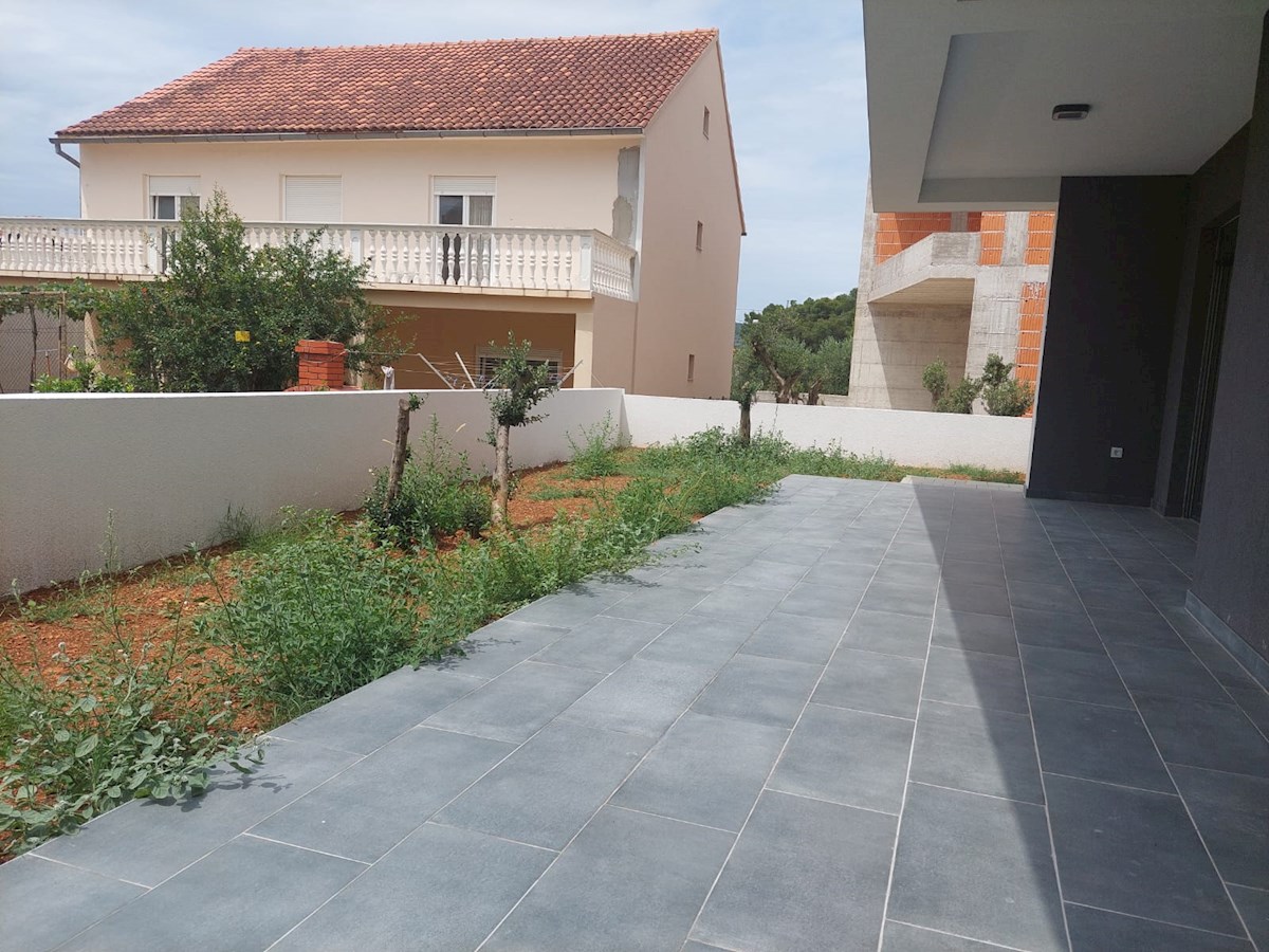 Vodice, dvosobni apartmaji v novogradnji