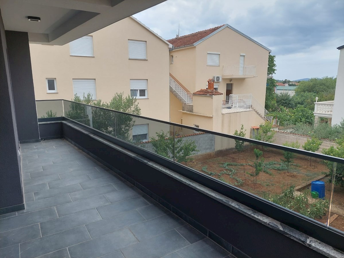 Vodice, dvosobni apartmaji v novogradnji