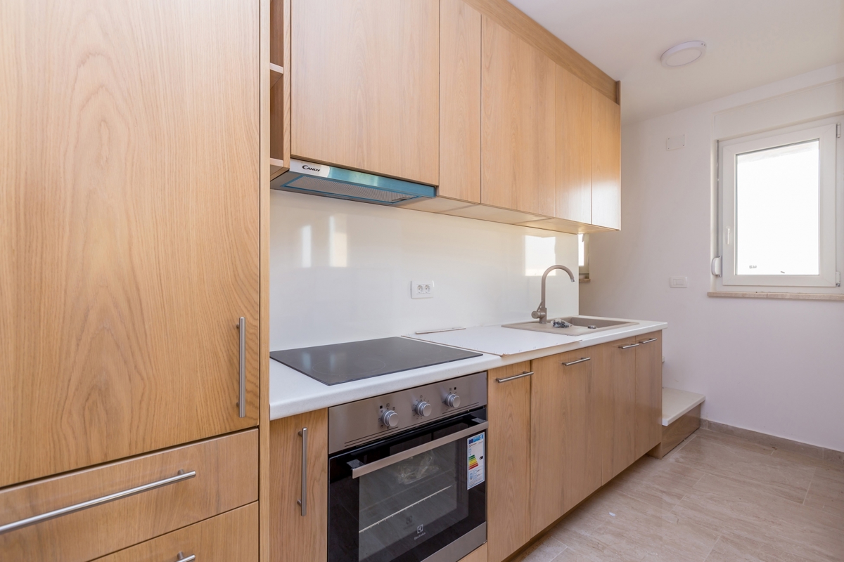 OTOK KRK, NJIVICE - Apartma v pritličju z vrtom 