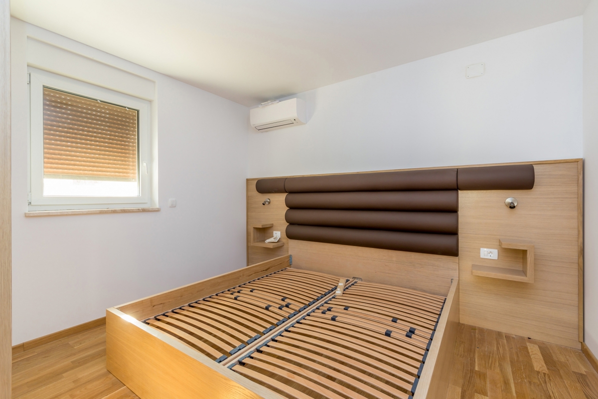 OTOK KRK, NJIVICE - Apartma v pritličju z vrtom 