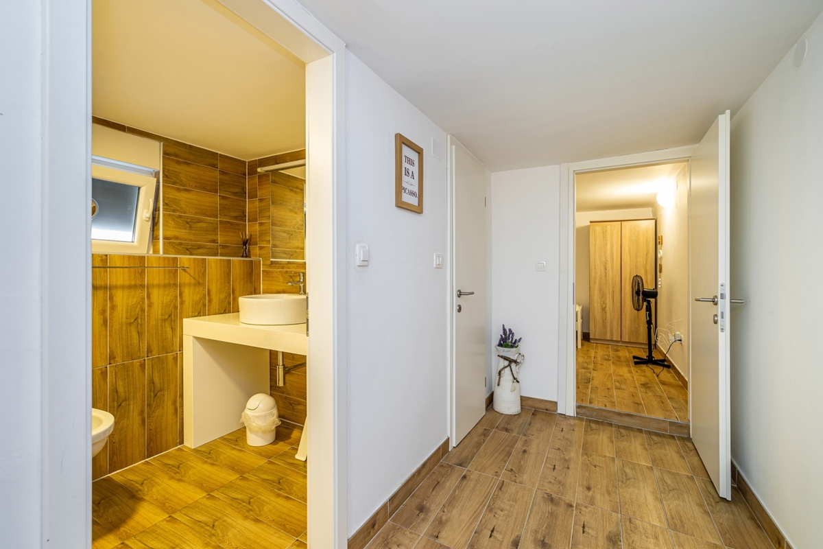 Hiša Vrh, Krk, 74m2