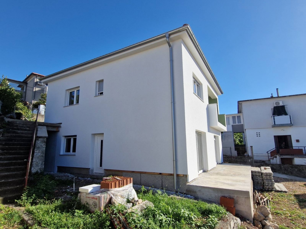 RIJEKA, VOJAK - Hiša z dvema stanovanjema v nedokončani fazi