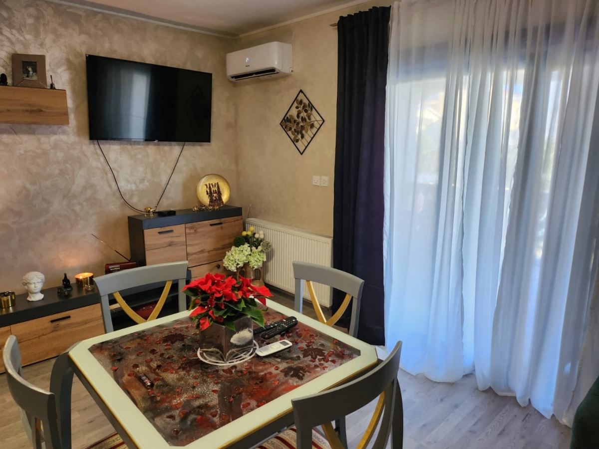 MALINSKA, PORAT - Dvosobno stanovanje z vrtom in garažo