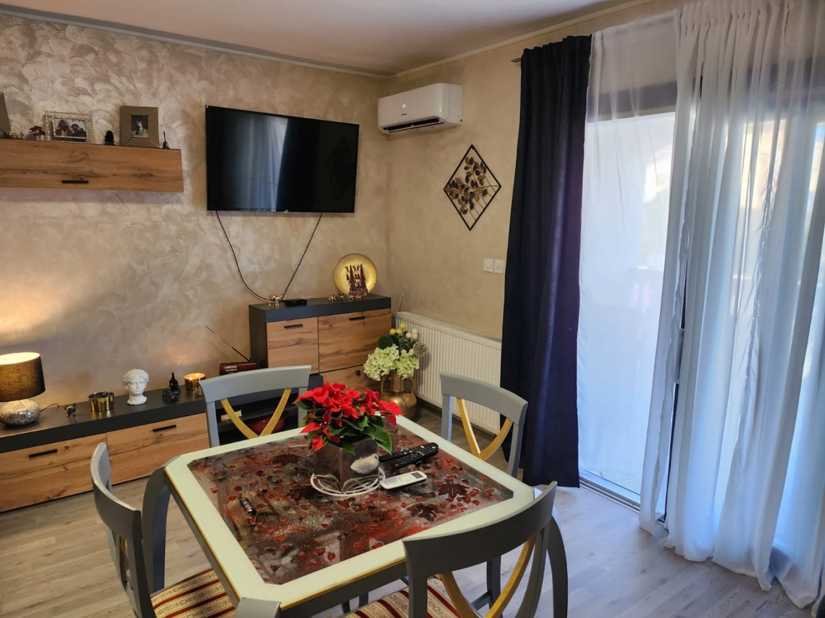 MALINSKA, PORAT - Dvosobno stanovanje z vrtom in garažo