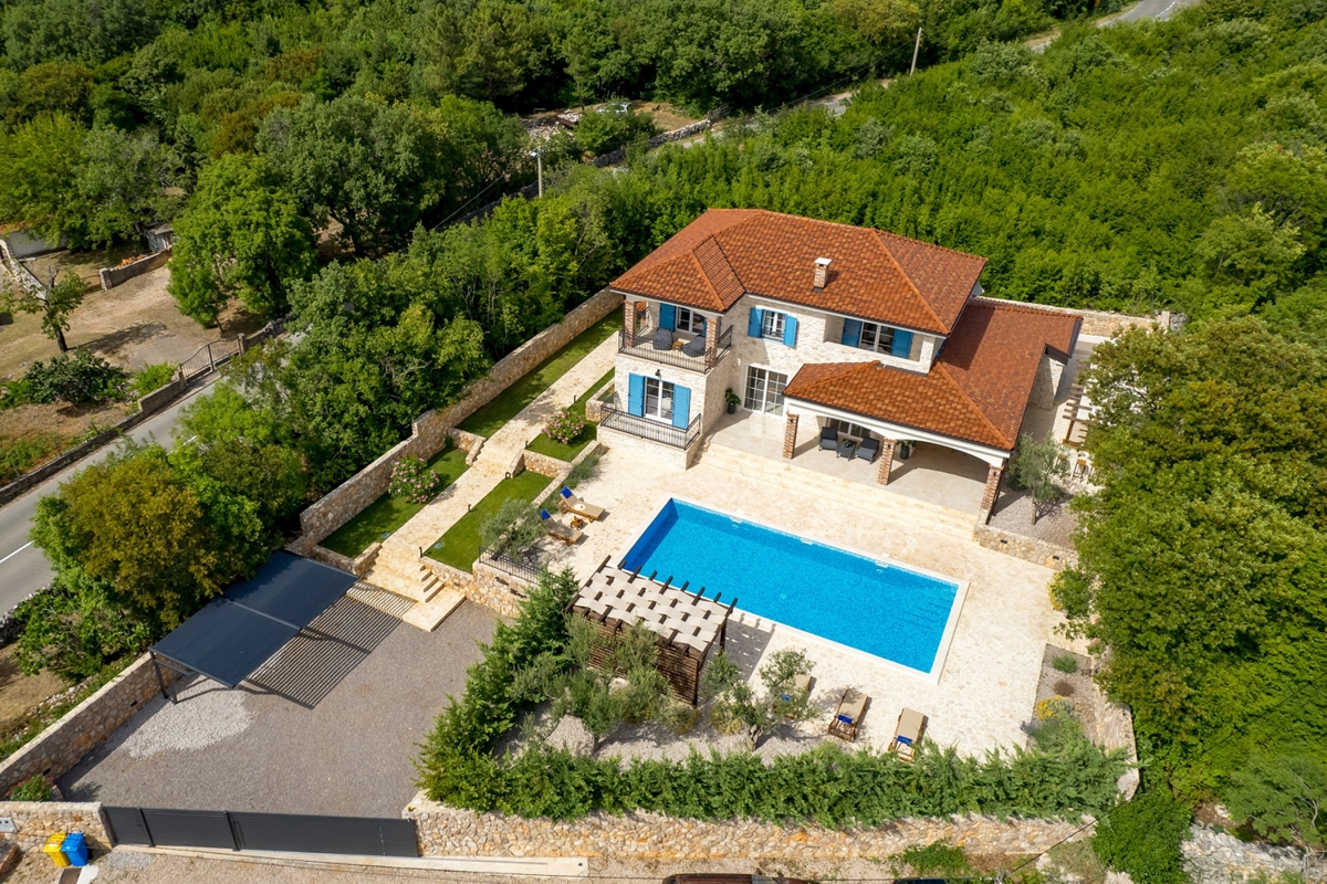 OTOK KRK, KRAS - Avtentična kamnita vila z bazenom in igriščem za balinanje v osrčju otoka Krka