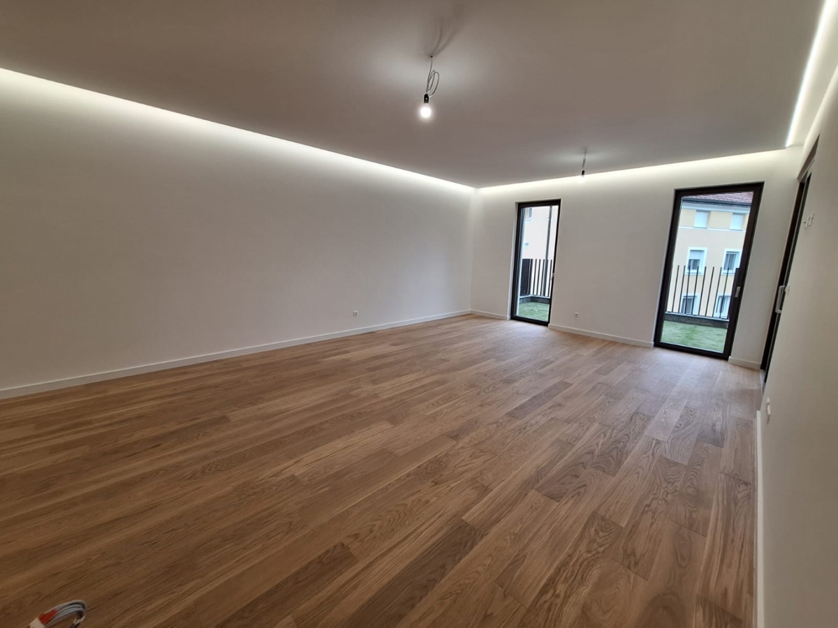 MAKSIMIR, Jordanovac - Premium trisobno stanovanje v pritličju z zasebnim vrtom in garažo