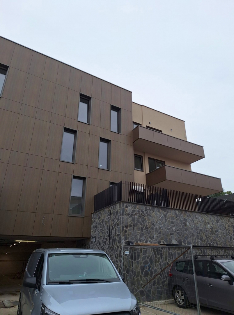 MAKSIMIR, Jordanovac - Premium trisobno stanovanje v pritličju z zasebnim vrtom in garažo