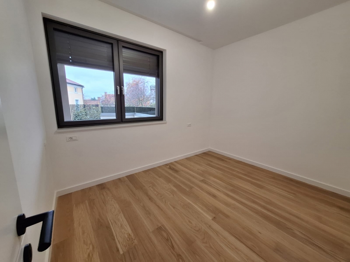 MAKSIMIR, Jordanovac - Premium trisobno stanovanje v pritličju z zasebnim vrtom in garažo