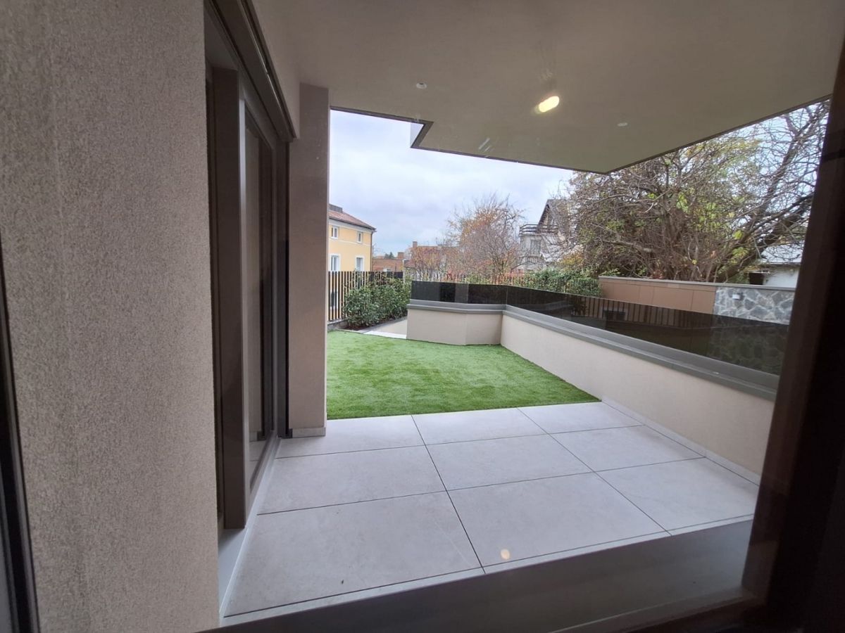 MAKSIMIR, Jordanovac - Premium trisobno stanovanje v pritličju z zasebnim vrtom in garažo