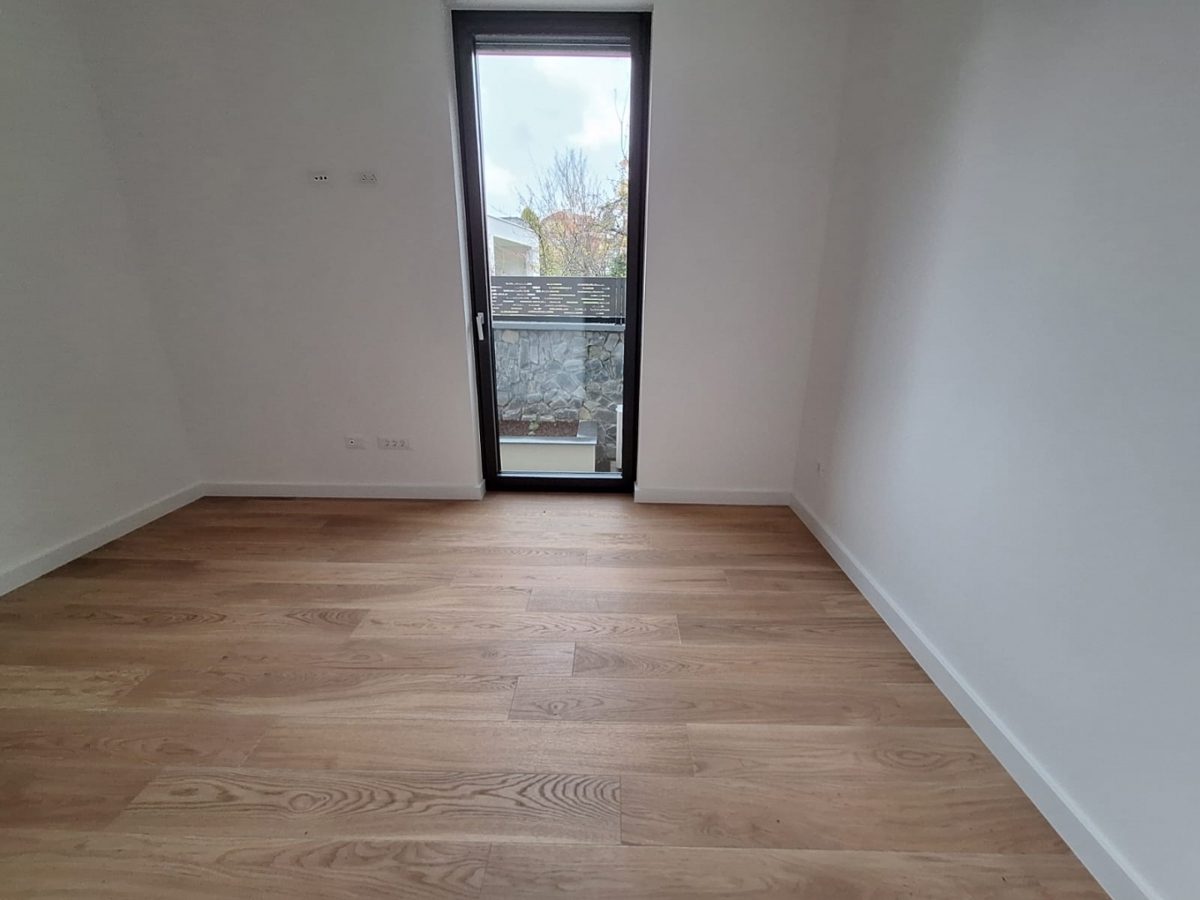 MAKSIMIR, Jordanovac - Premium trisobno stanovanje v pritličju z zasebnim vrtom in garažo