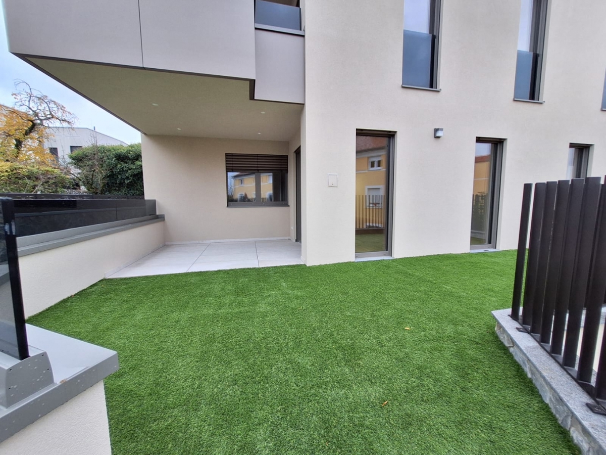 MAKSIMIR, Jordanovac - Premium trisobno stanovanje v pritličju z zasebnim vrtom in garažo