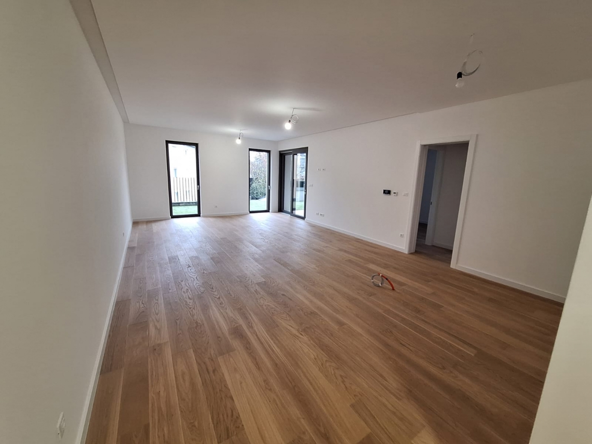 MAKSIMIR, Jordanovac - Premium trisobno stanovanje v pritličju z zasebnim vrtom in garažo