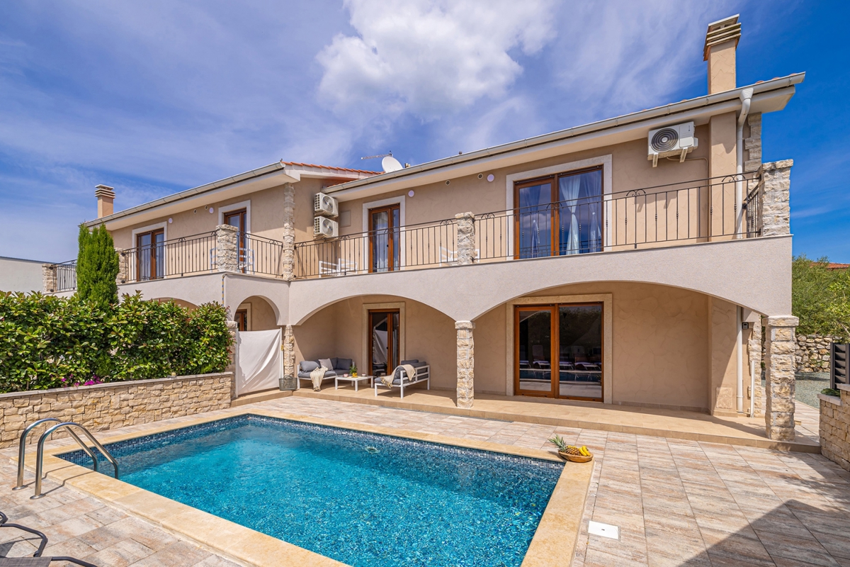 LINARDIĆI, OTOK KRK - Avtentična vila z bazenom, pogledom na morje in popolno zasebnostjo