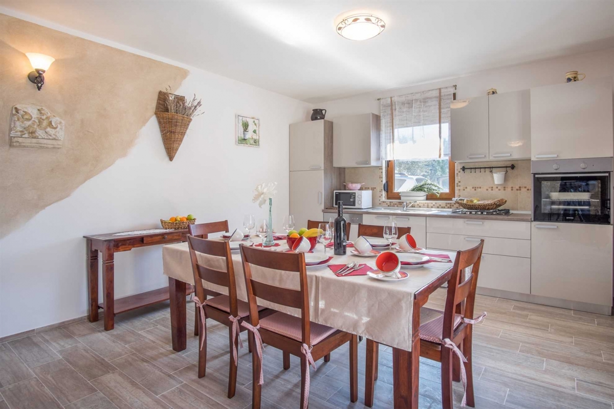 LINARDIĆI, OTOK KRK - Avtentična vila z bazenom, pogledom na morje in popolno zasebnostjo