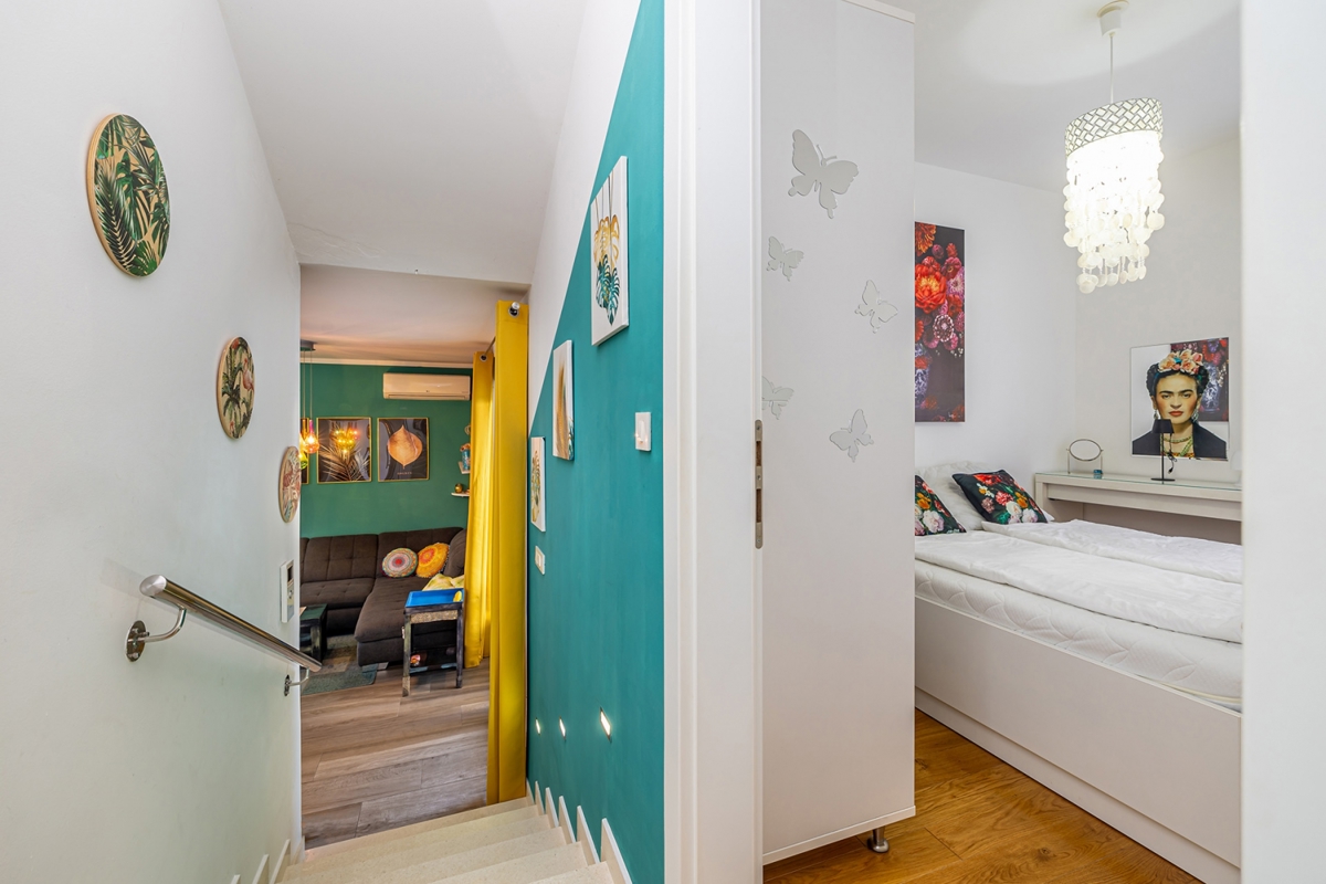 OTOK KRK, NJIVICE - dvonadstropno stanovanje 150 metrov od plaže