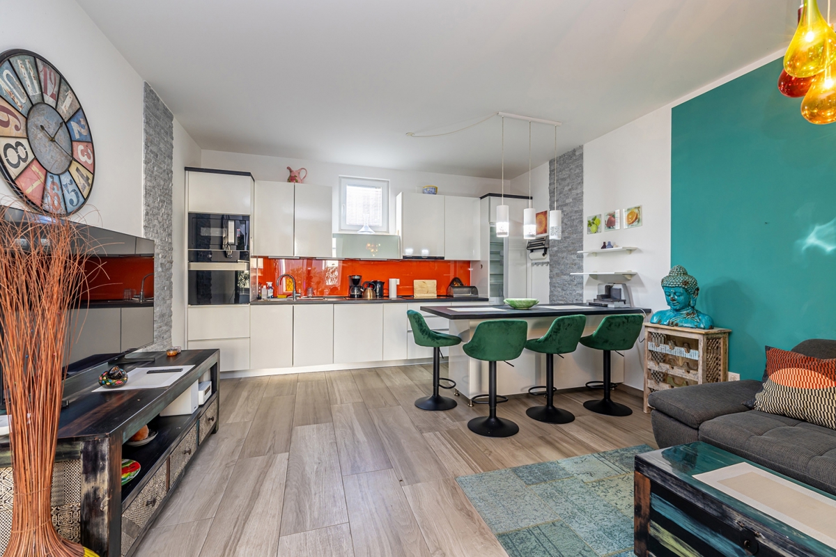 OTOK KRK, NJIVICE - dvonadstropno stanovanje 150 metrov od plaže