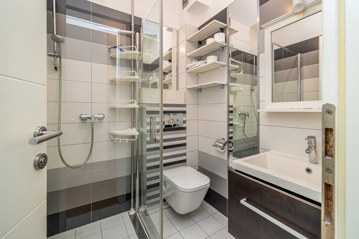 OTOK KRK, NJIVICE - dvonadstropno stanovanje 150 metrov od plaže