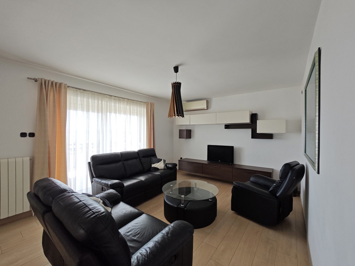 NOVI VINODOLSKI - Apartma s skupnim bazenom in pogledom na morje