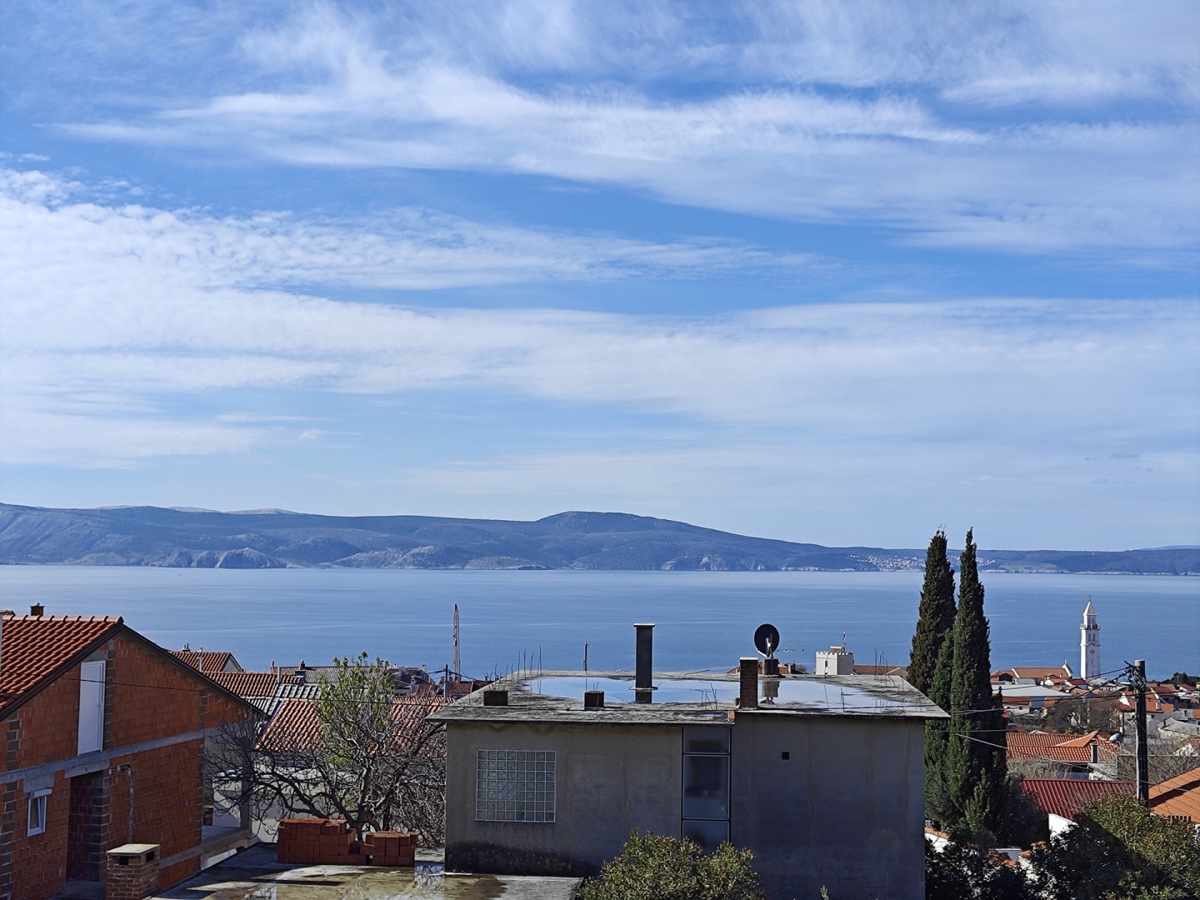 NOVI VINODOLSKI - Apartma s skupnim bazenom in pogledom na morje