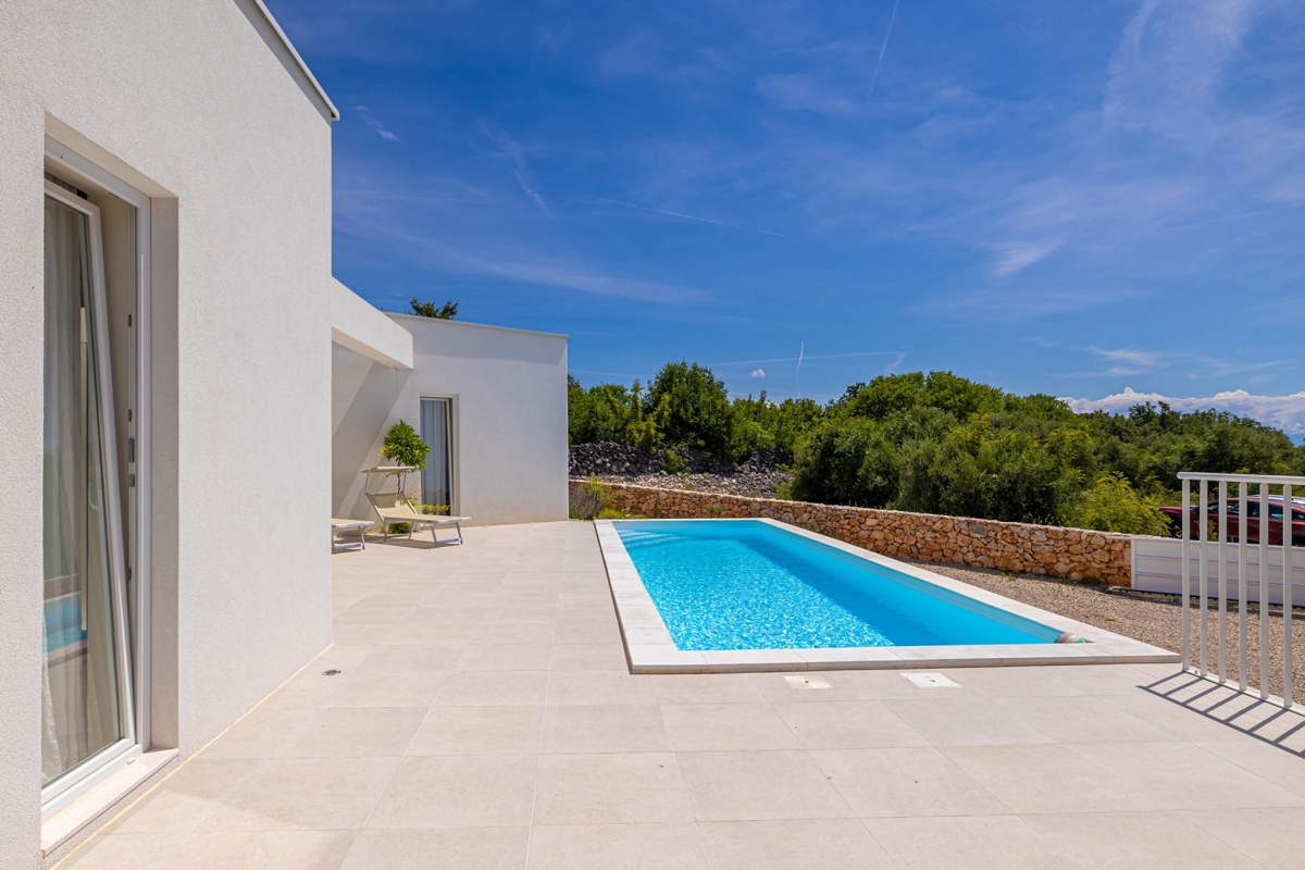 OTOK KRK, Šotovento - Luksuzna moderna vila z bazenom in pogledom na morje 