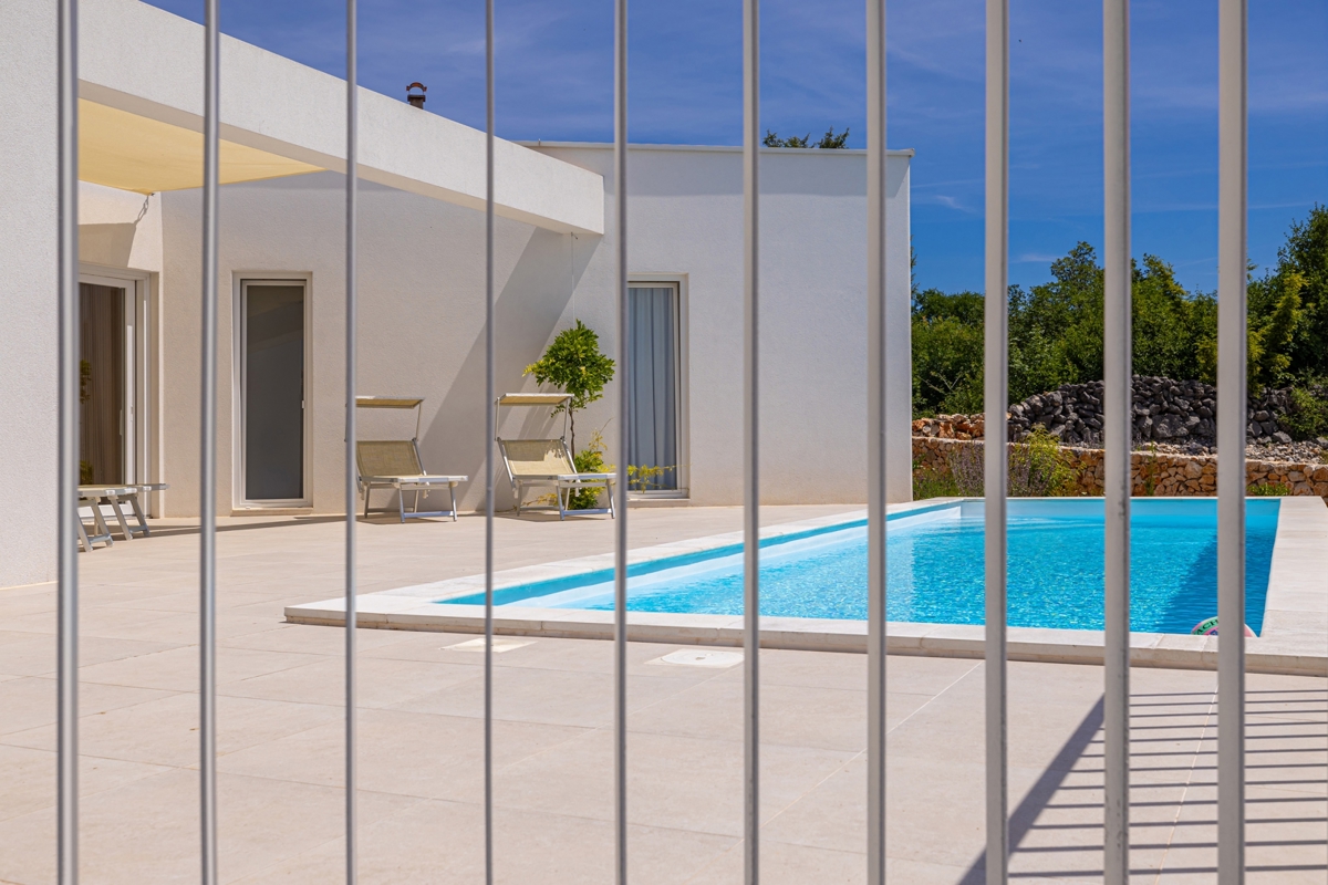 OTOK KRK, Šotovento - Luksuzna moderna vila z bazenom in pogledom na morje 