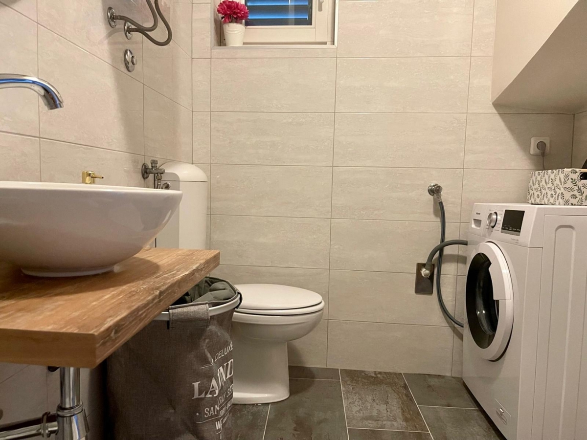 OTOK CRES, VALUN - Apartma prva vrsta do morja!