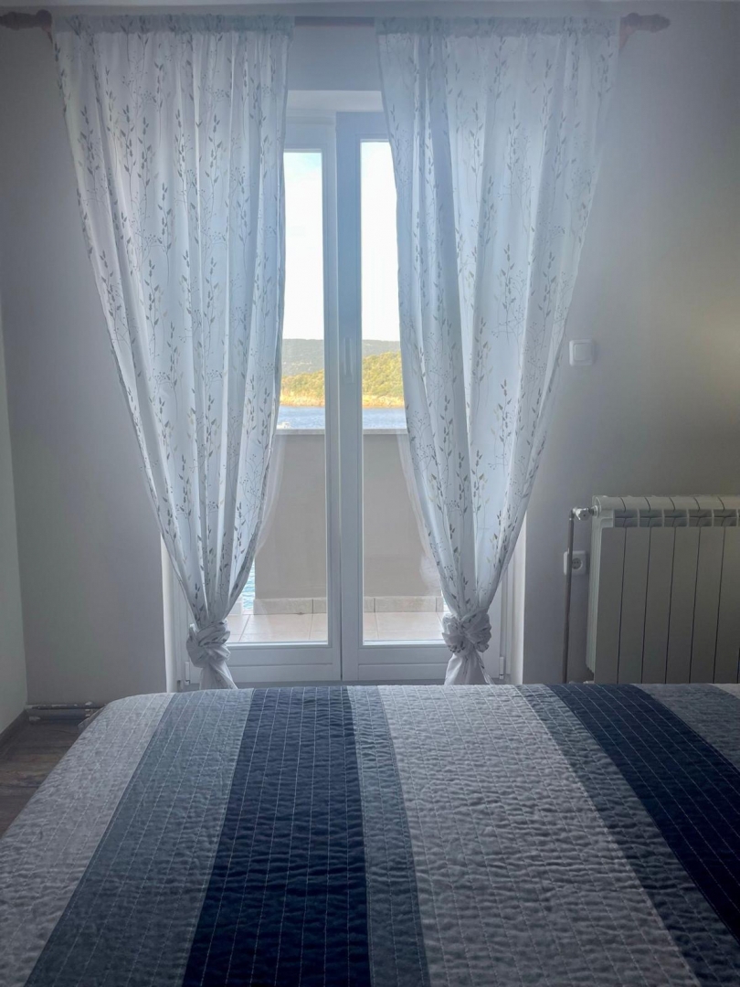 OTOK CRES, VALUN - Apartma prva vrsta do morja!
