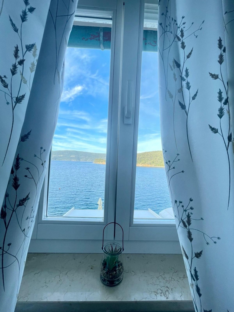 OTOK CRES, VALUN - Apartma prva vrsta do morja!