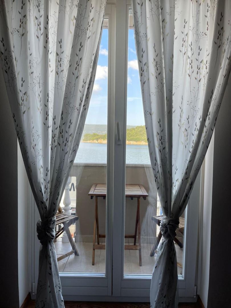 OTOK CRES, VALUN - Apartma prva vrsta do morja!