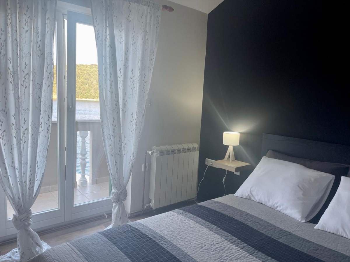 OTOK CRES, VALUN - Apartma prva vrsta do morja!