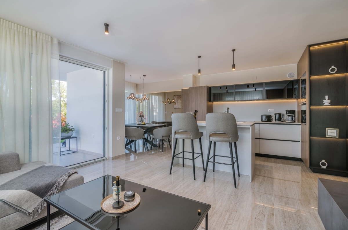 MALINSKA - Luksuzni apartma z bazenom blizu morja