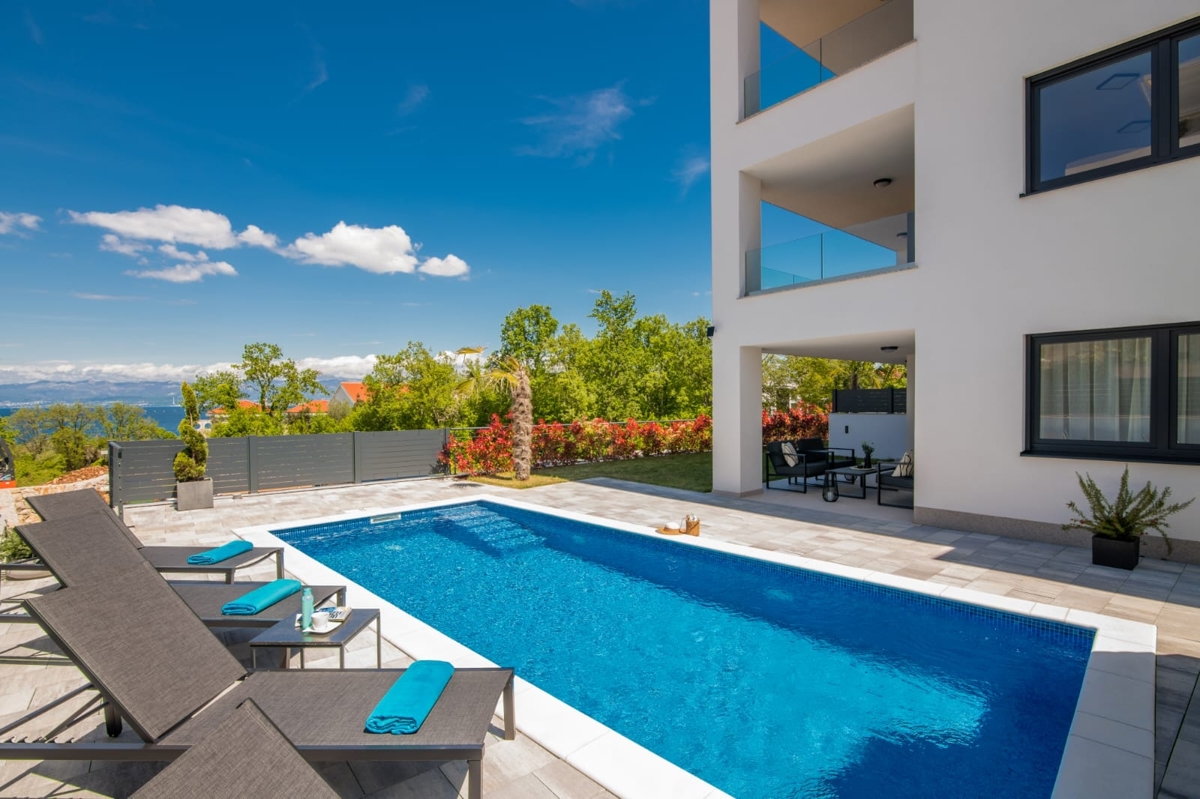 MALINSKA - Luksuzni apartma z bazenom blizu morja