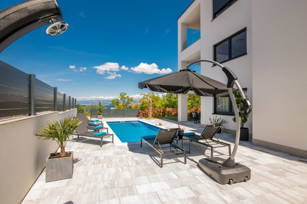 MALINSKA - Luksuzni apartma z bazenom blizu morja