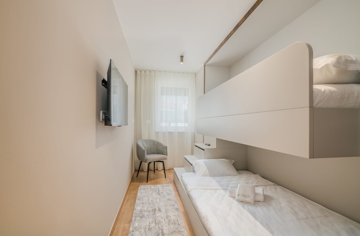 MALINSKA - Luksuzni apartma z bazenom blizu morja
