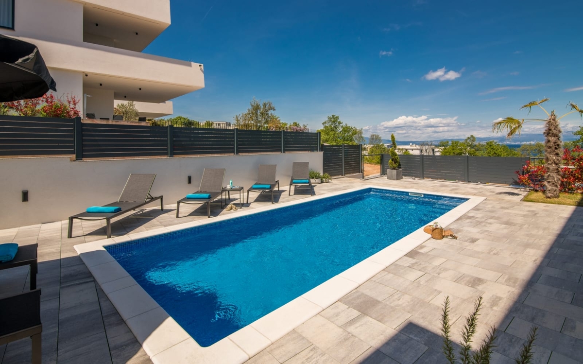 MALINSKA - Luksuzni apartma z bazenom blizu morja