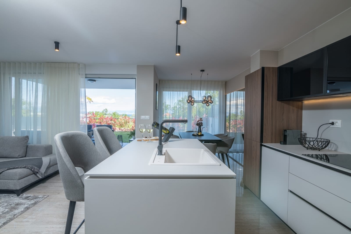MALINSKA - Luksuzni apartma z bazenom blizu morja