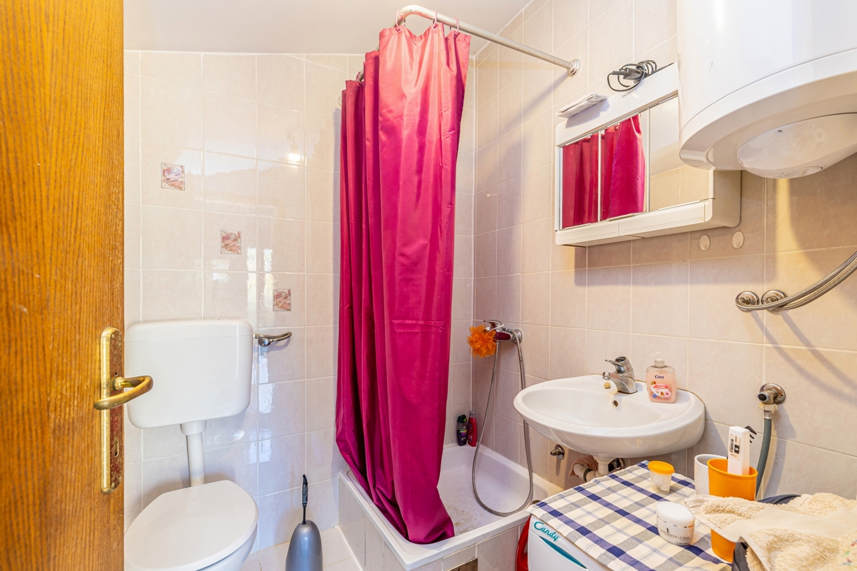 OTOK KRK - Hiša dvojček z dvema apartmajema