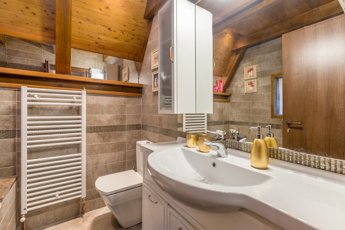 GORSKI KOTAR, LIČ - Planinska hiša z wellnessom