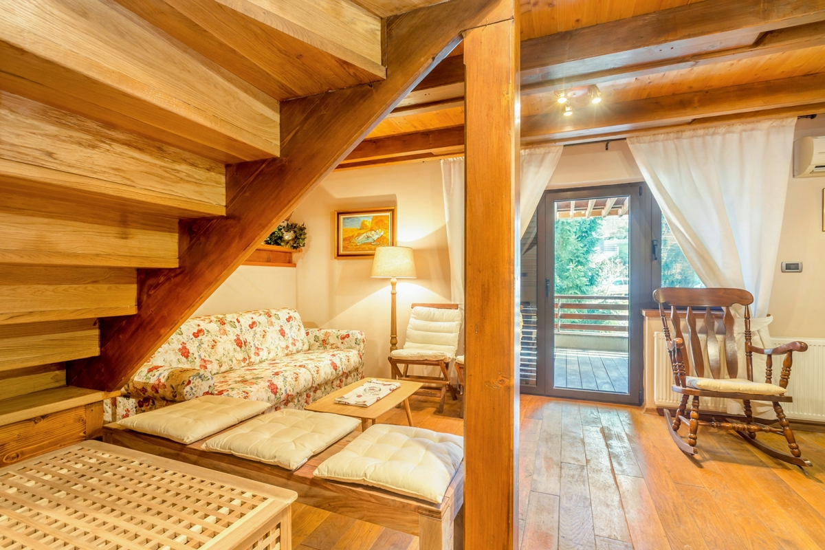 GORSKI KOTAR, LIČ - Planinska hiša z wellnessom