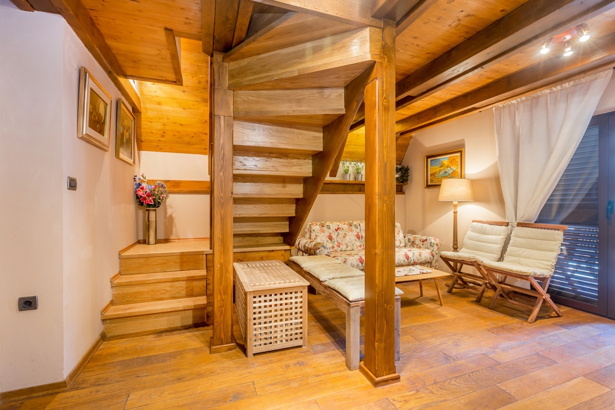 GORSKI KOTAR, LIČ - Planinska hiša z wellnessom