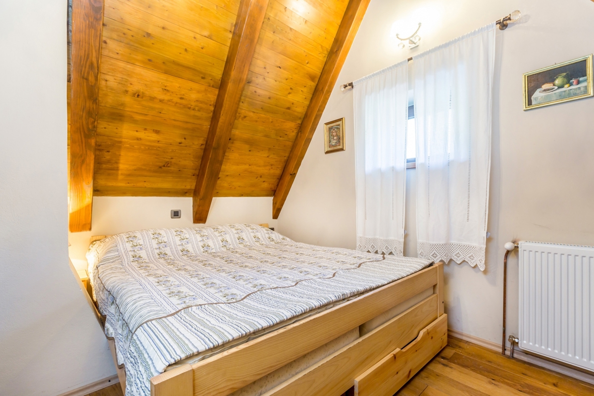 GORSKI KOTAR, LIČ - Planinska hiša z wellnessom