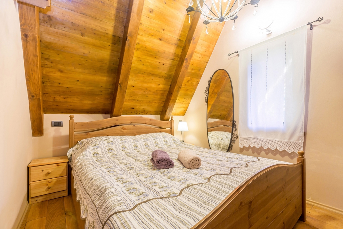 GORSKI KOTAR, LIČ - Planinska hiša z wellnessom
