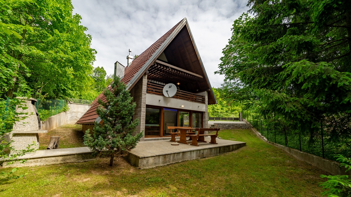 GORSKI KOTAR, LIČ - Planinska hiša z wellnessom