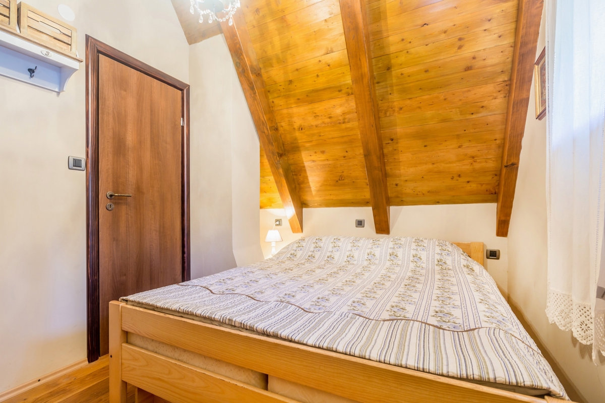 GORSKI KOTAR, LIČ - Planinska hiša z wellnessom