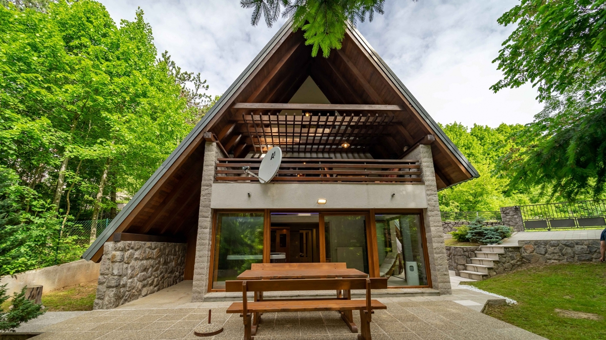 GORSKI KOTAR, LIČ - Planinska hiša z wellnessom