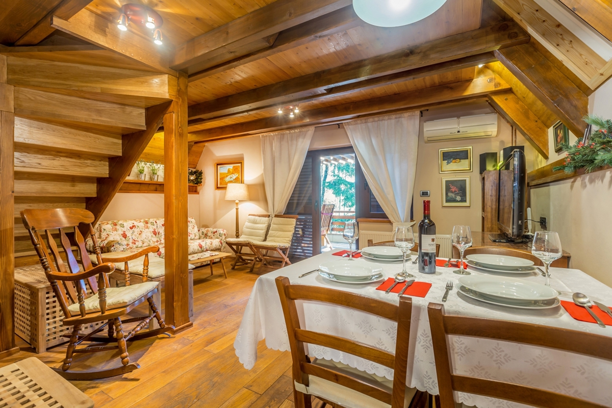 GORSKI KOTAR, LIČ - Planinska hiša z wellnessom