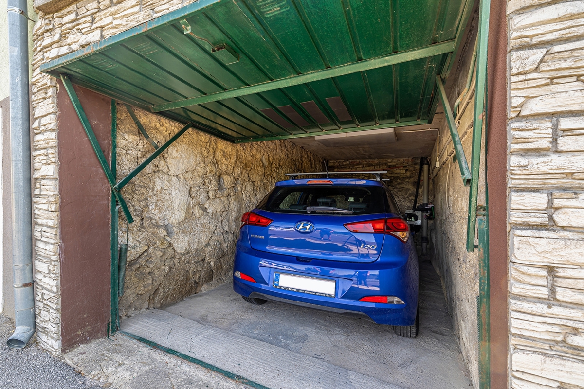 FUŽINE - Hiša s pogledom na jezero