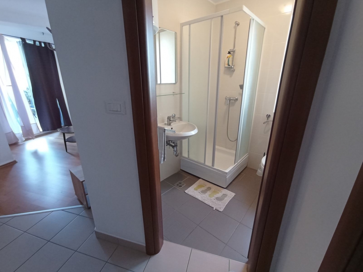 MESTO KRK - Apartma 43m2 s pogledom na morje v pritličju