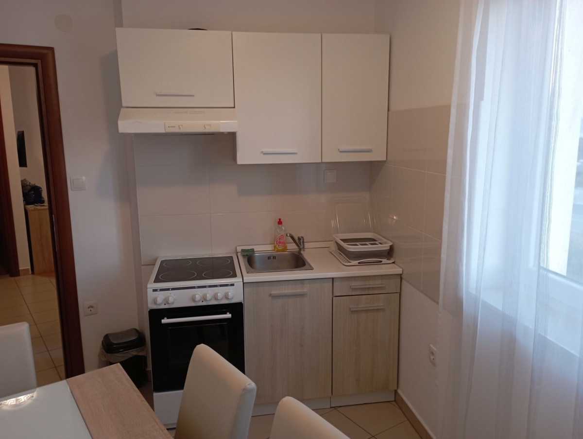 MESTO KRK - Apartma 43m2 s pogledom na morje v pritličju